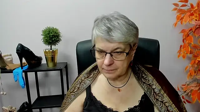 Snapshot of IrisDream chatting on December 31, 1:19 pm IrisDream online show from December 31, 1:19 pm