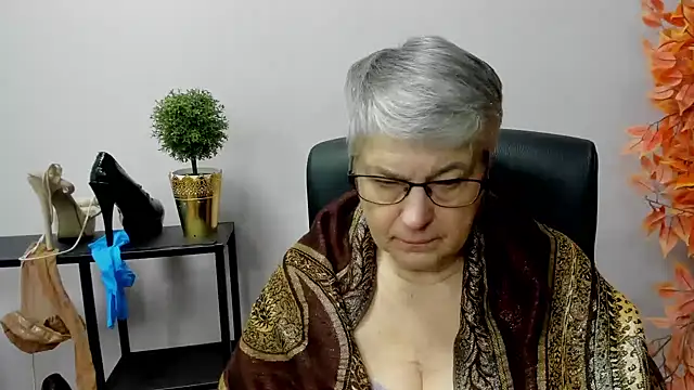 Snapshot of IrisDream chatting on January 2, 7:12 am IrisDream online show from January 2, 7:12 am