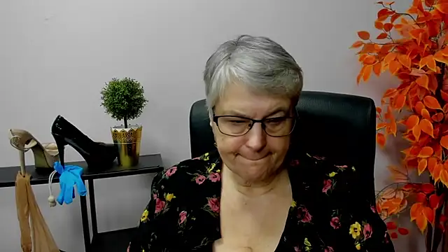 Snapshot of IrisDream chatting on January 9, 10:31 am IrisDream online show from January 9, 10:31 am