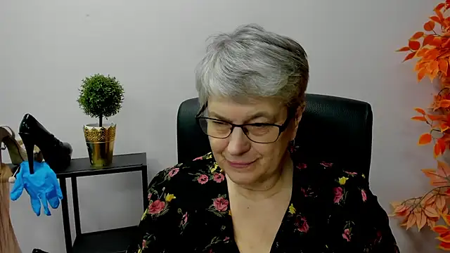 Snapshot of IrisDream chatting on January 13, 10:47 am IrisDream online show from January 13, 10:47 am