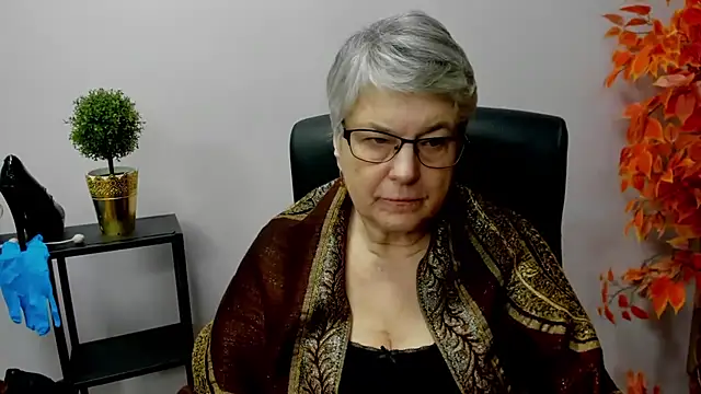 Snapshot of IrisDream chatting on January 16, 11:04 am IrisDream online show from January 16, 11:04 am