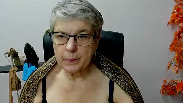 Snapshot of IrisDream chatting on January 22, 10:50 am IrisDream online show from January 22, 10:50 am