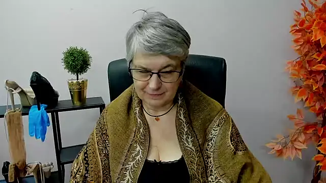 Snapshot of IrisDream chatting on January 28, 10:45 am IrisDream online show from January 28, 10:45 am