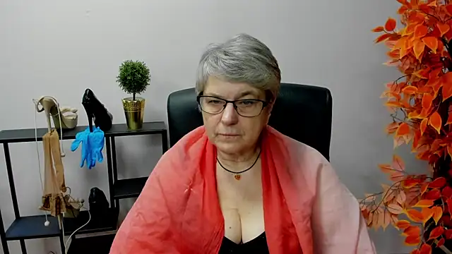 Snapshot of IrisDream chatting on January 31, 1:23 pm IrisDream online show from January 31, 1:23 pm