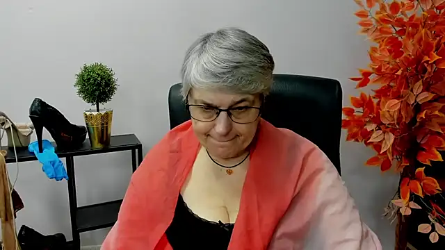 Snapshot of IrisDream chatting on February 3, 10:58 am IrisDream online show from February 3, 10:58 am