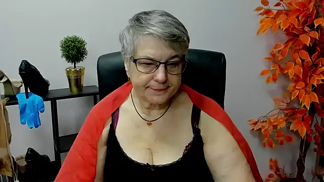 Snapshot of IrisDream chatting on February 5, 7:18 am IrisDream online show from February 5, 7:18 am