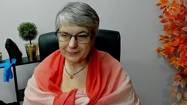 Snapshot of IrisDream chatting on February 6, 11:10 am IrisDream online show from February 6, 11:10 am