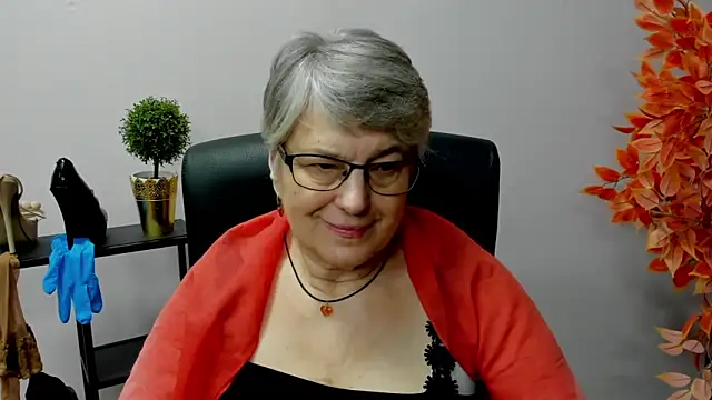 Snapshot of IrisDream chatting on February 7, 11:12 am IrisDream online show from February 7, 11:12 am