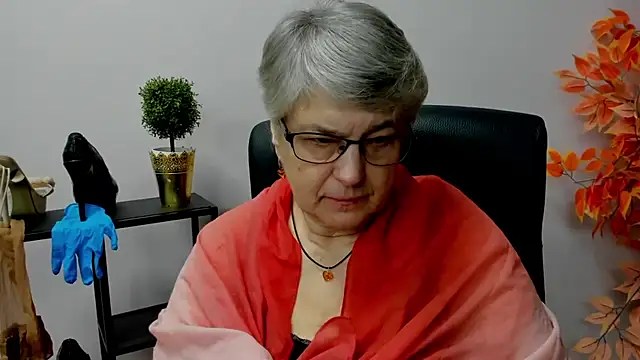 Snapshot of IrisDream chatting on February 10, 7:15 am IrisDream online show from February 10, 7:15 am