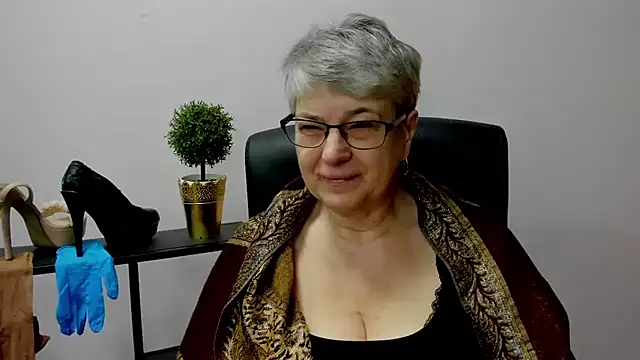 Snapshot of IrisDream chatting on February 17, 7:15 am IrisDream online show from February 17, 7:15 am