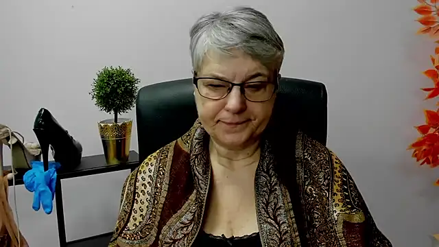 Snapshot of IrisDream chatting on February 18, 7:21 am IrisDream online show from February 18, 7:21 am