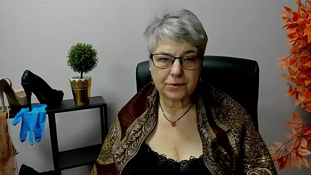 Snapshot of IrisDream chatting on February 20, 7:12 am IrisDream online show from February 20, 7:12 am