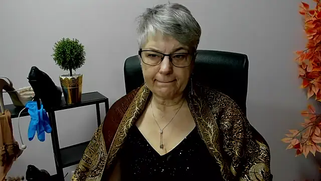 Snapshot of IrisDream chatting on February 21, 7:12 am IrisDream online show from February 21, 7:12 am