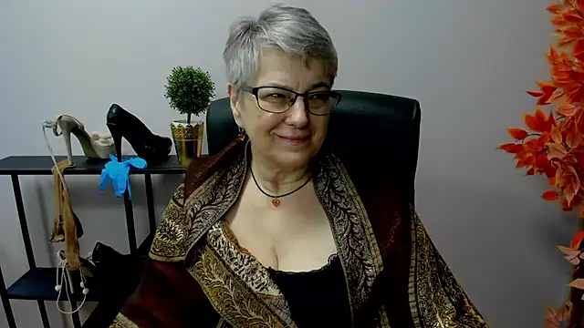 Snapshot of IrisDream chatting on February 24, 10:48 am IrisDream online show from February 24, 10:48 am