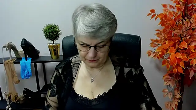 Snapshot of IrisDream chatting on March 3, 7:21 am IrisDream online show from March 3, 7:21 am