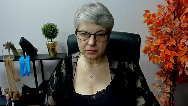 Snapshot of IrisDream chatting on March 3, 10:49 am IrisDream online show from March 3, 10:49 am