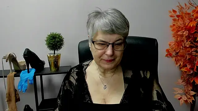 Snapshot of IrisDream chatting on March 4, 7:19 am IrisDream online show from March 4, 7:19 am