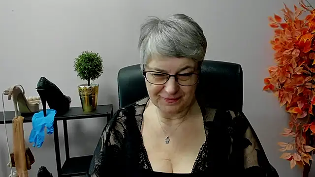 Snapshot of IrisDream chatting on March 4, 10:46 am IrisDream online show from March 4, 10:46 am