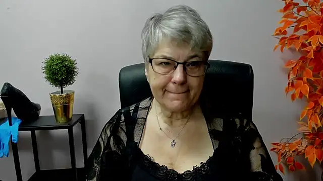 Snapshot of IrisDream chatting on March 10, 7:21 am IrisDream online show from March 10, 7:21 am