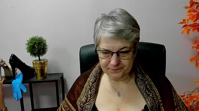 Snapshot of IrisDream chatting on March 12, 7:13 am IrisDream online show from March 12, 7:13 am