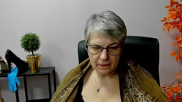 Snapshot of IrisDream chatting on March 12, 1:19 pm IrisDream online show from March 12, 1:19 pm