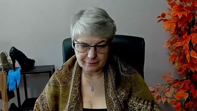 Snapshot of IrisDream chatting on March 19, 10:44 am IrisDream online show from March 19, 10:44 am