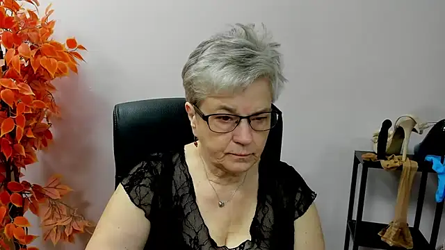 Snapshot of IrisDream chatting on October 6, 6:22 am IrisDream online show from October 6, 6:22 am