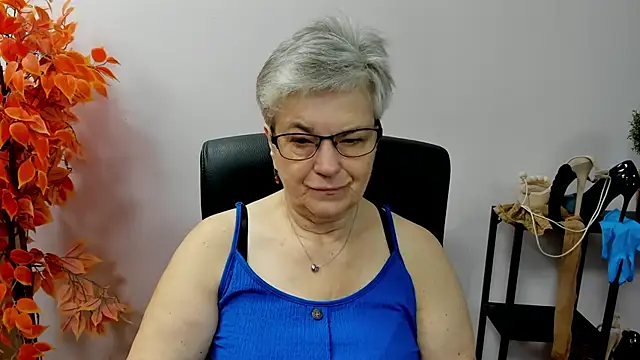 Snapshot of IrisDream chatting on October 7, 6:10 am IrisDream online show from October 7, 6:10 am