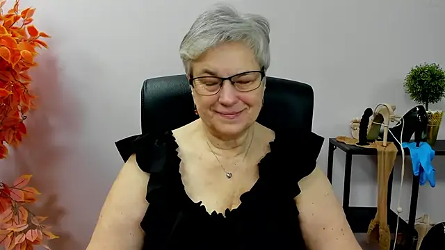 Snapshot of IrisDream chatting on October 30, 7:21 am IrisDream online show from October 30, 7:21 am