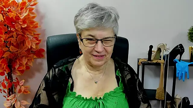 Snapshot of IrisDream chatting on November 4, 7:18 am IrisDream online show from November 4, 7:18 am