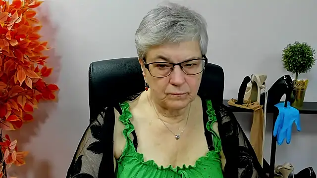 Snapshot of IrisDream chatting on November 7, 7:30 am IrisDream online show from November 7, 7:30 am