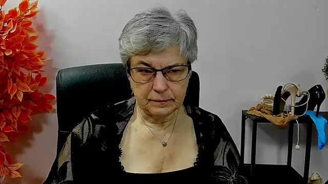 Snapshot of IrisDream chatting on November 18, 7:13 am IrisDream online show from November 18, 7:13 am