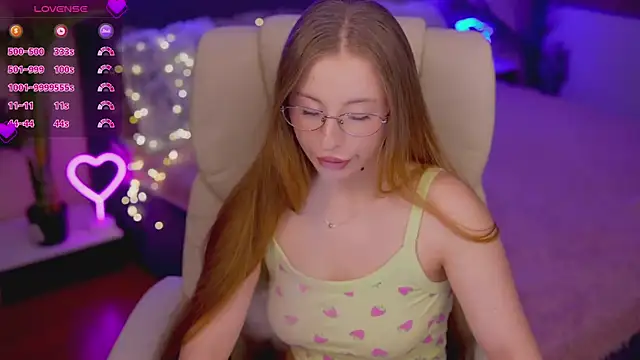 Snapshot of SilverrMoon chatting on November 15, 2:35 pm SilverrMoon online show from November 15, 2:35 pm