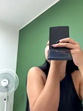 Snapshot of iiris_ chatting on November 7, 2:17 pm iiris online show from November 7, 2:17 pm