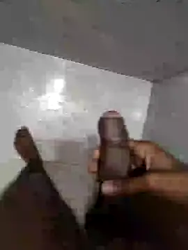 Snapshot of biggest_lund_ chatting on January 12, 5:24 am biggest lund online show from January 12, 5:24 am