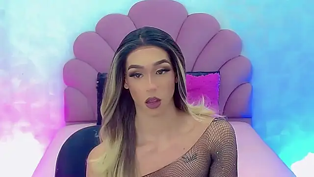 Snapshot of briana_sex32 chatting on January 18, 10:39 am briana sex32 online show from January 18, 10:39 am