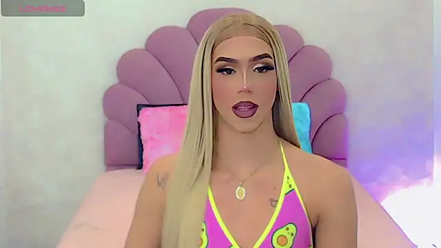 Snapshot of briana_sex32 chatting on February 14, 3:43 am briana sex32 online show from February 14, 3:43 am