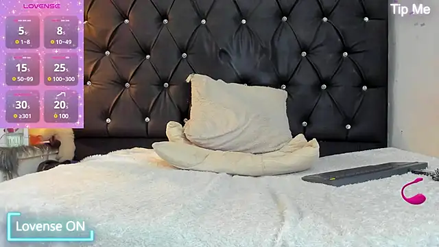 Snapshot of AllisonsweetZ chatting on January 21, 11:13 pm AllisonsweetZ online show from January 21, 11:13 pm