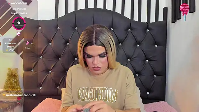 Snapshot of AllisonsweetZ chatting on February 5, 7:42 pm AllisonsweetZ online show from February 5, 7:42 pm