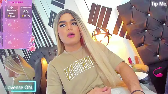 Snapshot of AllisonsweetZ chatting on February 26, 11:04 pm AllisonsweetZ online show from February 26, 11:04 pm