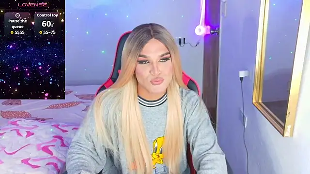 Snapshot of AllisonsweetZ chatting on October 13, 1:55 pm AllisonsweetZ online show from October 13, 1:55 pm