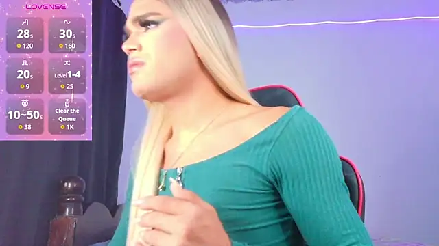 Snapshot of AllisonsweetZ chatting on December 15, 9:19 pm AllisonsweetZ online show from December 15, 9:19 pm