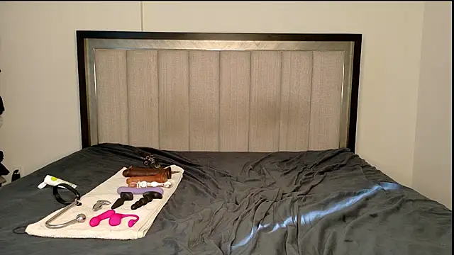 misscatxo online show from February 1, 8:37 pm