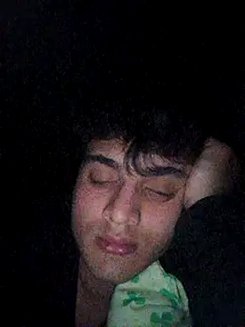 Snapshot of boy_3835 chatting on March 18, 2:15 am boy 3835 online show from March 18, 2:15 am