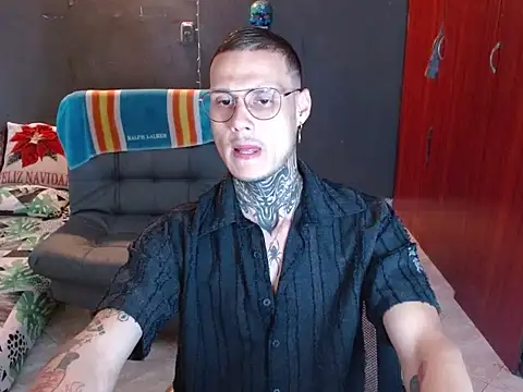 Snapshot of fucking_sinner chatting on December 16, 4:34 pm fucking sinner online show from December 16, 4:34 pm