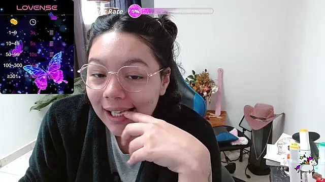 TRIXIE TANG28 online show from March 9, 2:43 pm