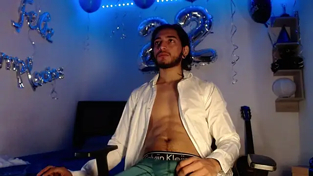 Snapshot of maxximus_100 chatting on February 11, 9:14 pm maxximus 100 online show from February 11, 9:14 pm