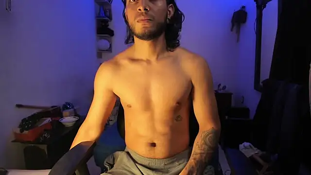 Snapshot of maxximus_100 chatting on March 20, 9:13 pm maxximus 100 online show from March 20, 9:13 pm