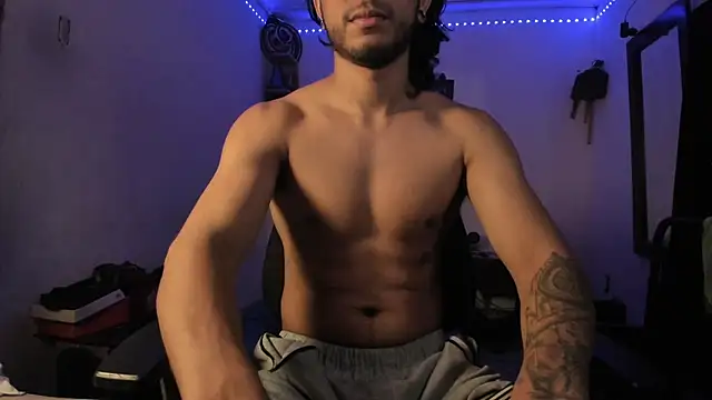 Snapshot of maxximus_100 chatting on March 23, 8:48 am maxximus 100 online show from March 23, 8:48 am