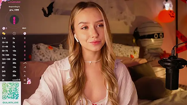 Snapshot of HollisBeckett chatting on October 27, 3:10 am HollisBeckett online show from October 27, 3:10 am